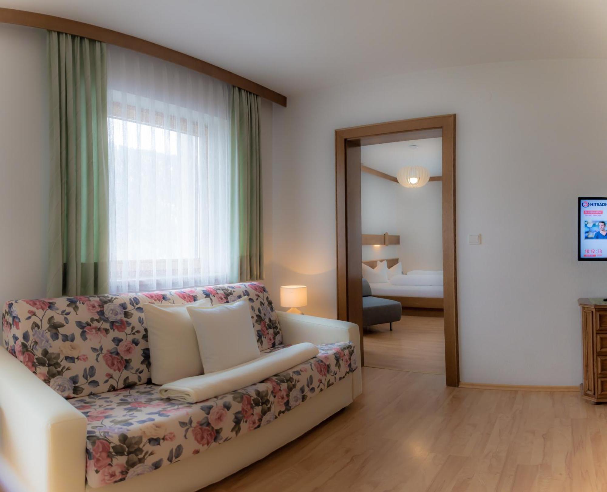 Das Alpenblick & Outdoor Lodge ナウダース エクステリア 写真